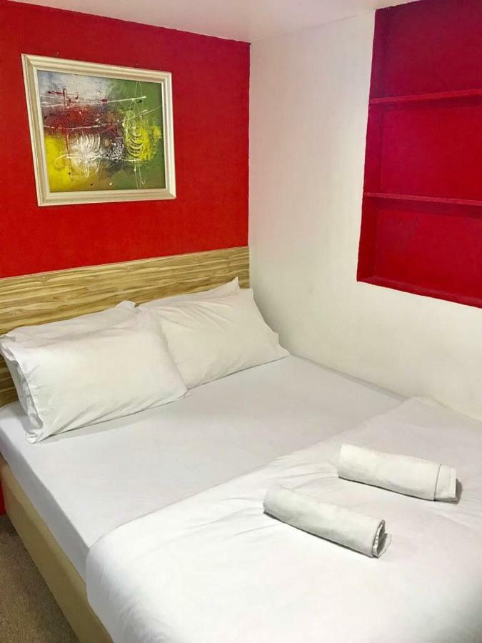 Asrama Checkers Backpackers *